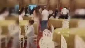 Düğünde uçan tekmeli kavga kamerada