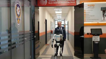 Türkiye’de bir ilk: İnsansı robot nüfusa kaydettirildi