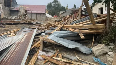 Ağrı’da fırtına çatıları uçurdu: 74 yapı zarar gördü