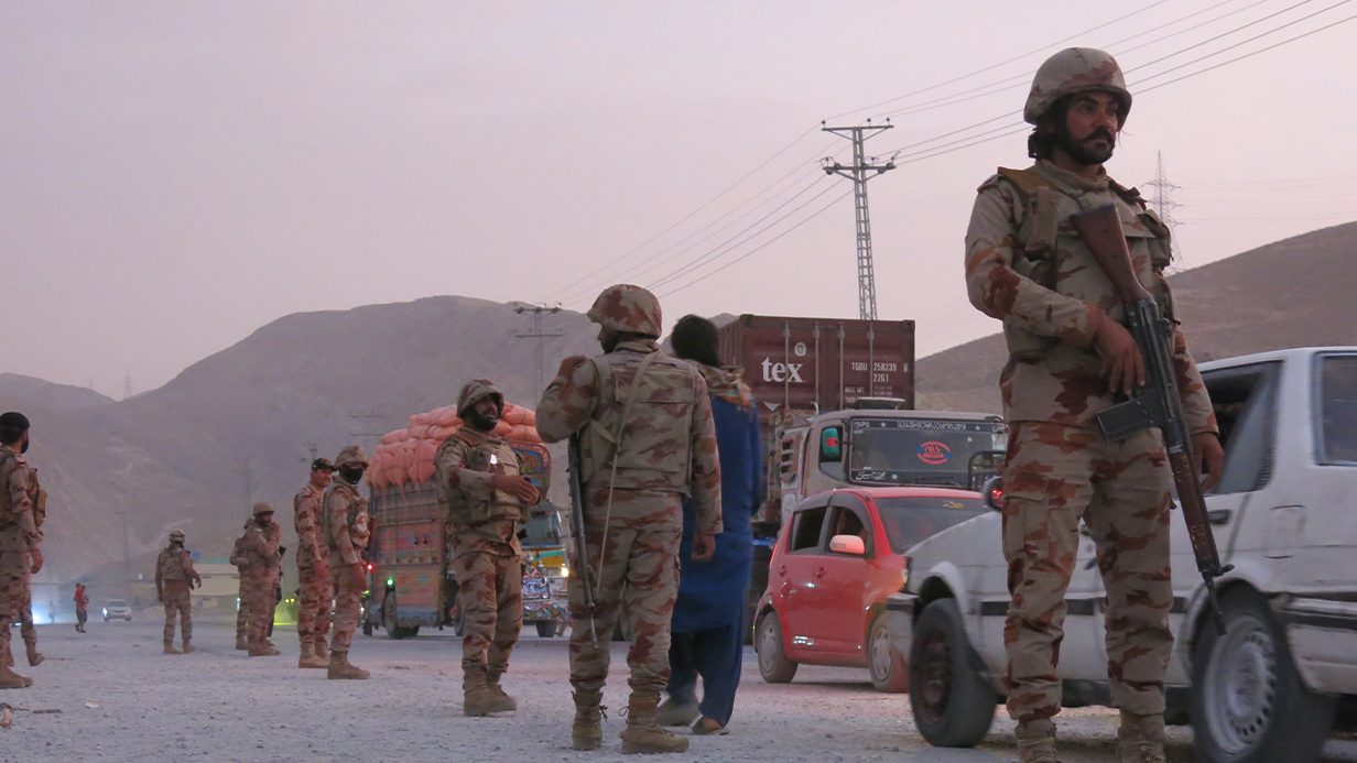 Pakistan’da çatışma: 12 asker hayatını kaybetti, 13 terörist öldürüldü