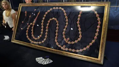 Kur’an-ı Kerim’in 604 sayfası tespihe nakşedildi