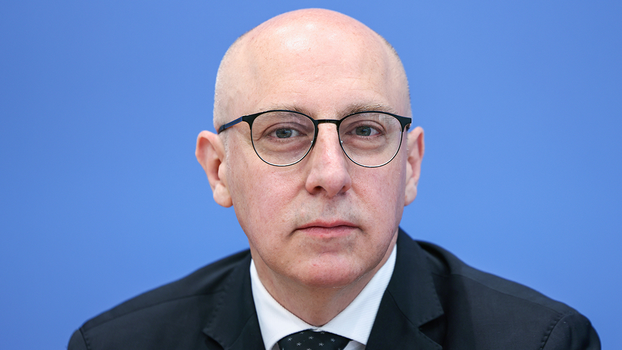 Almanya'da ilk kez göçmen kökenli bir Türk güvenlikle ilgili bir devlet kurumunun başına atandı.