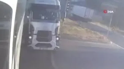 Freni patlayan tırın otobüse çarpma anı kamerada