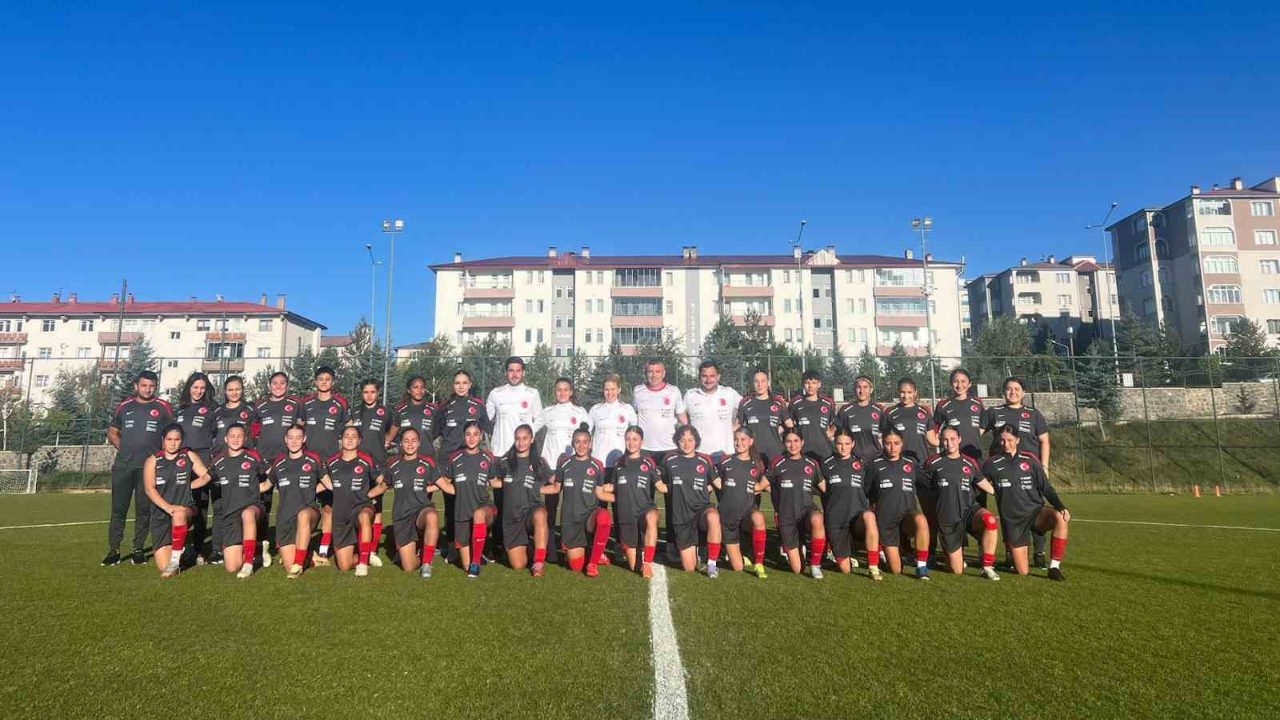 U19 Kadın Milli Takımı’nın Erzurum kampı devam  ediyor