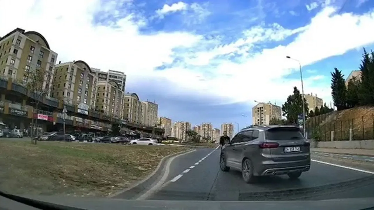 Başakşehir’de yol verme kavgasında akıl almaz olay