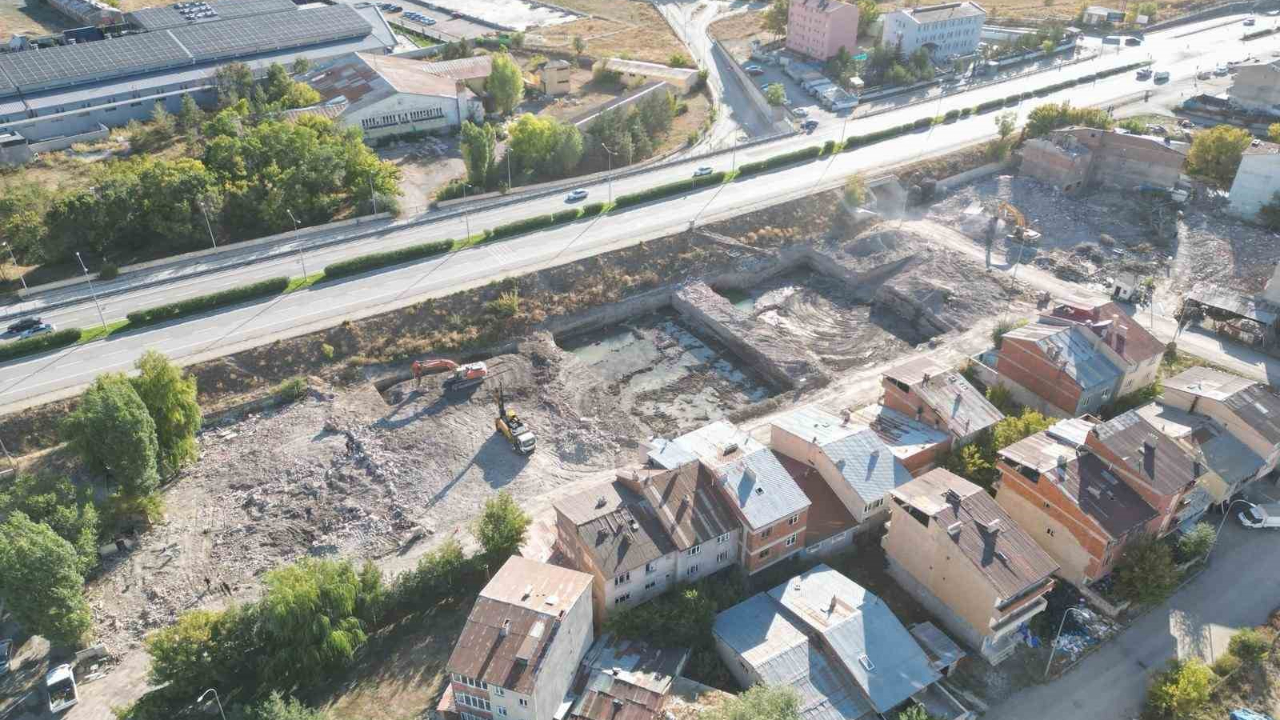 Akpunar' şehitlik yıkıldığına ilişkin iddialara  cevap verdi.