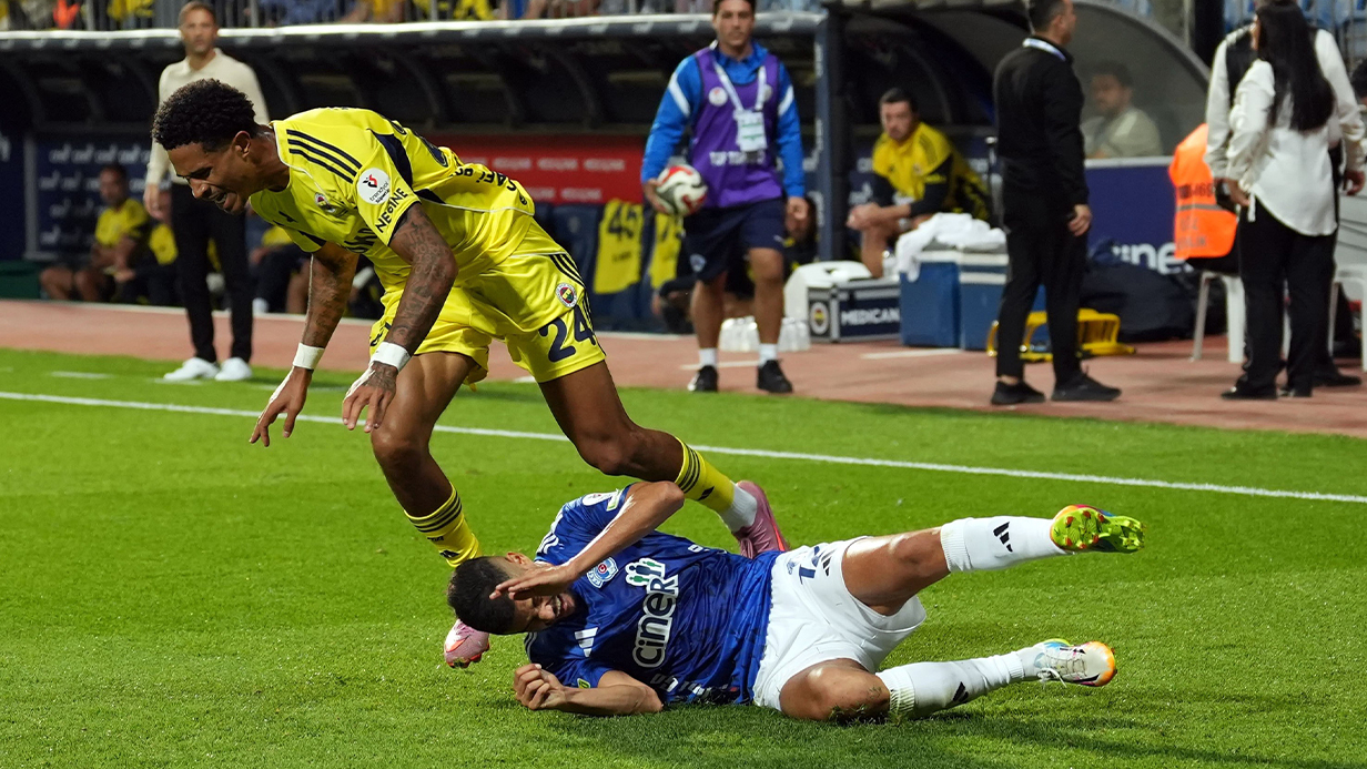Lig’in 6. haftasında  Fenerbahçe'ye 10 kişilik Kasımpaşa darbesi