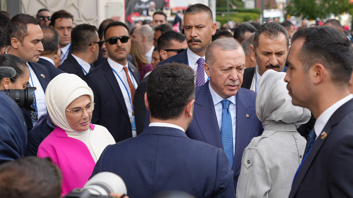 Cumhurbaşkanı Erdoğan kalabalık bir heyetle Türkevi’ne geldi