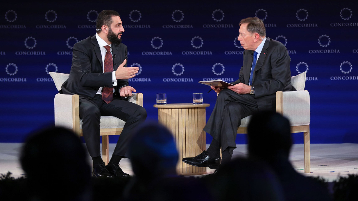 Suriye Devlet Başkanı eş-Şara eski CIA Başkanı Petraeus ile bir araya geldi