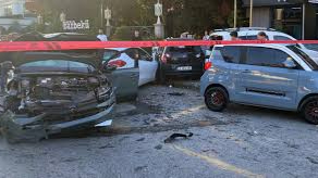 Mikserin çarptığı otomobil 4 araca çarptı: 2 çocuk yaralı