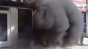 İtfaiye ekipleri yangınla mücadele ederken patlama yaşandı