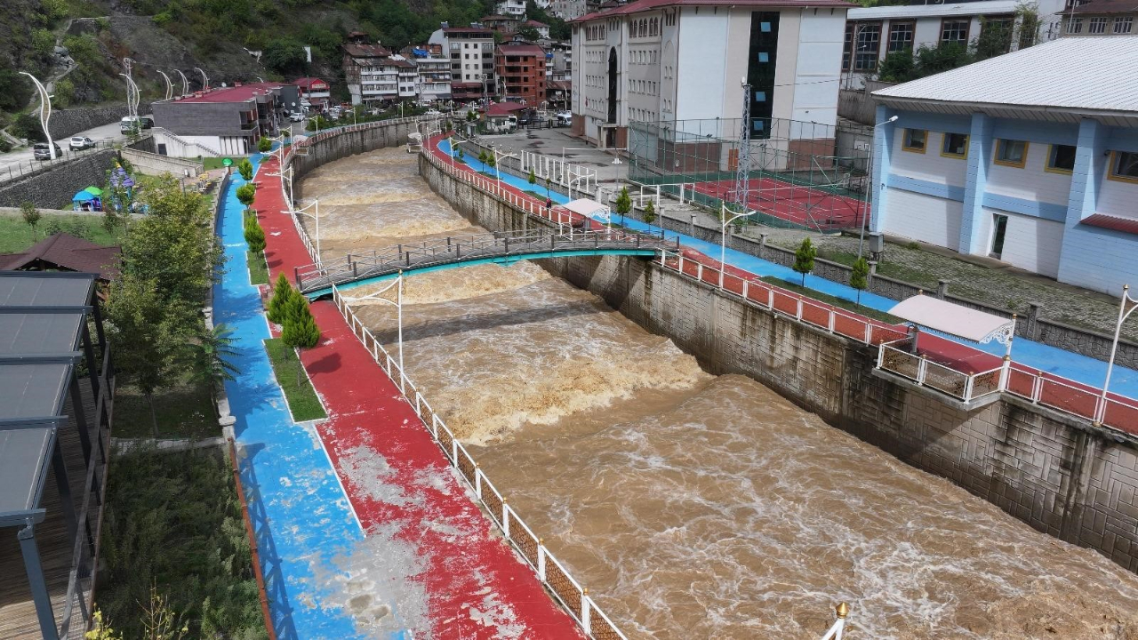 DSİ'in Artvin’de derelerdeki taşkın önlemleri can ve mal kaybını önledi