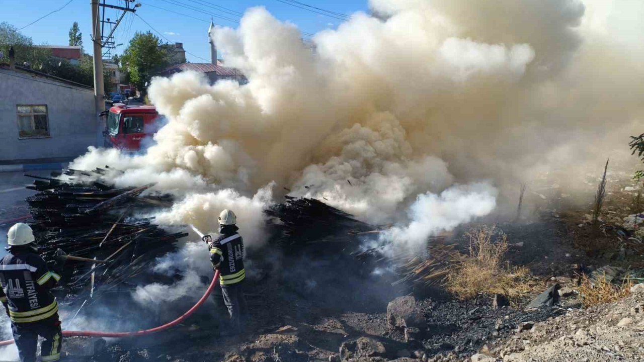 Erzurum’da keresteler alev aldı yangın kontrol altına alındı