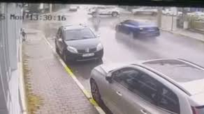 Polisin ’dur’ ihtarına uymayan sürücü önce yayalara, ardından araçlara çarptı