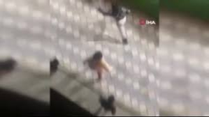 Kadınların saç başa birbirine girdiği kavgası kameraya yansıdı