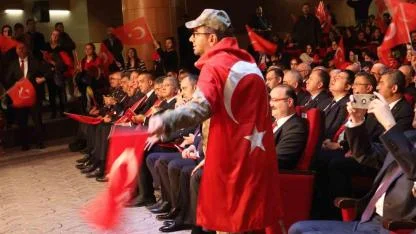 102. yıllık coşku salona sığmadı