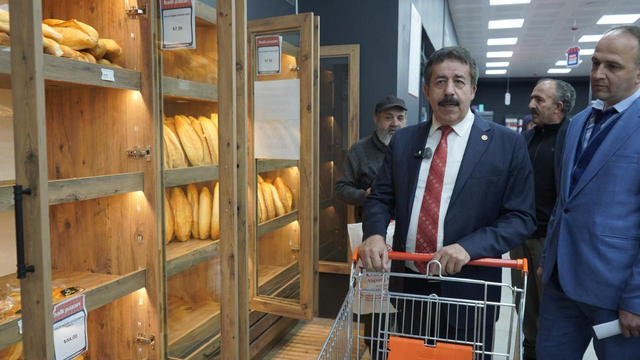 AK PARTİ’Lİ Vekil FIRAT, Halk Pazarı Marketinde Alışveriş Yaptı