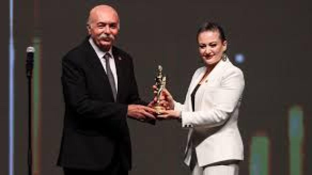 Altın Portakal’da "Onur, Emek, Başarı" ödülleri sahiplerini buldu