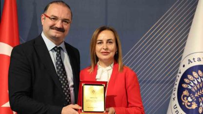 Atatürk Üniversitesinde kurumsal vefa ve hizmet ödülleri ile emek ve vefaya vurgu