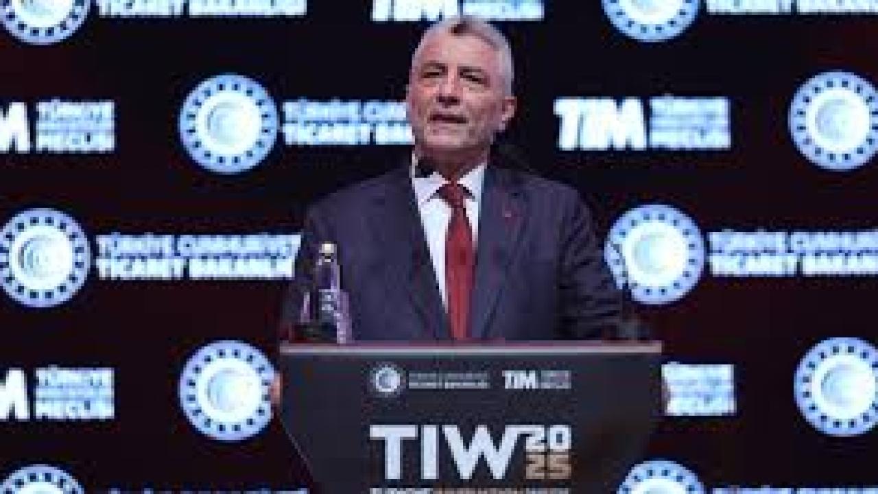 Bakan Bolat: "Mal ve hizmet ihracatında , Cumhuriyet tarihimizin rekorunu kırdık"