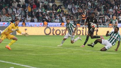 Beşiktaş 3 puanı 2 golle aldı