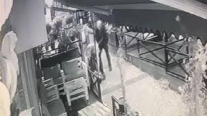 Bursa'da mekana alınmayan alkollü şahıs dehşet saçtı: 4 yaralı