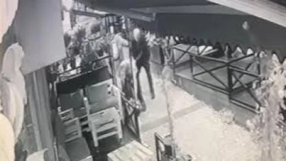 Bursa'da mekana alınmayan alkollü şahıs dehşet saçtı: 4 yaralı