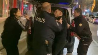 Dükkan basıp polise direnen şahıslar gazetecilere saldırdı
