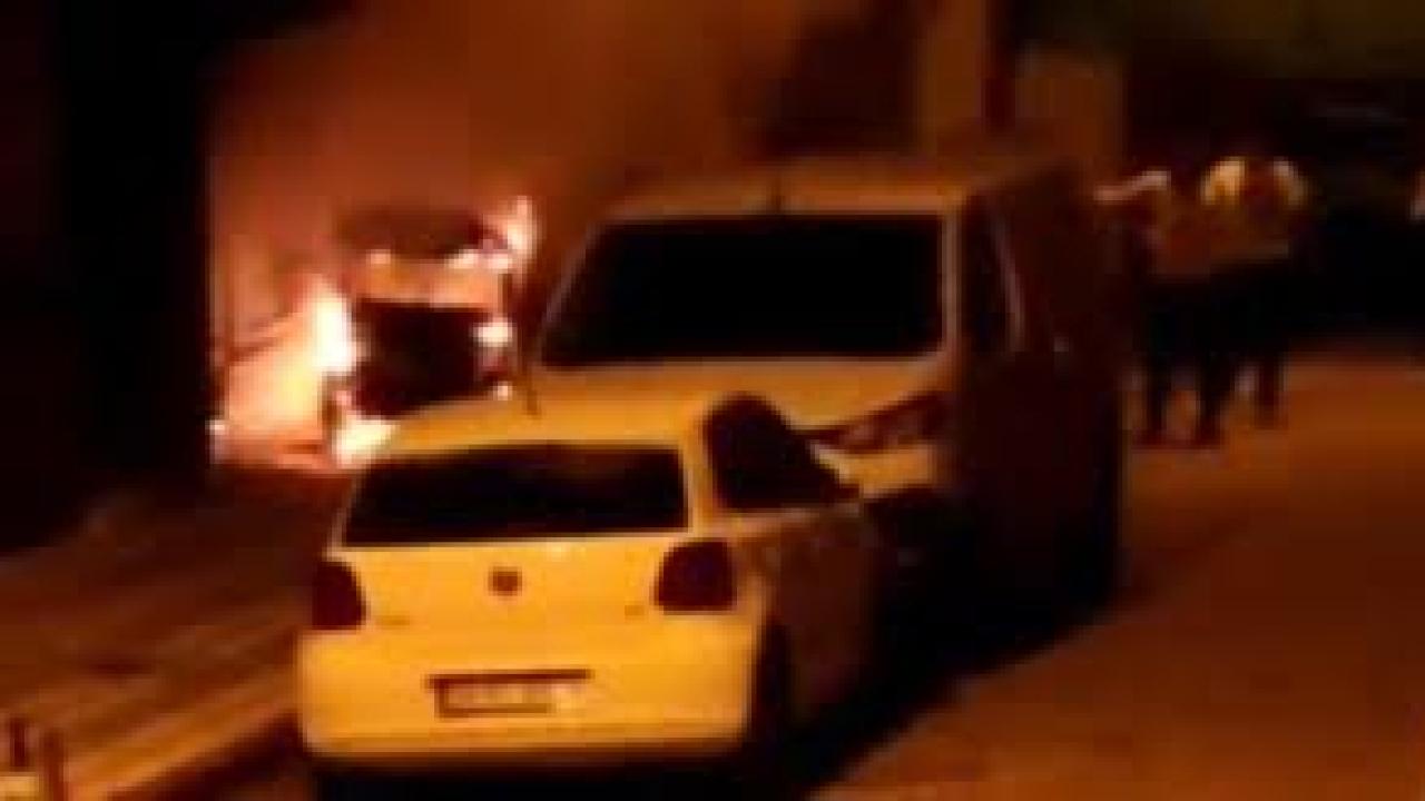 Elektrikli araç yanarak küle döndü