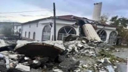 Ankara'da fırtına minareyi yıktı: Cemaat ölümden döndü