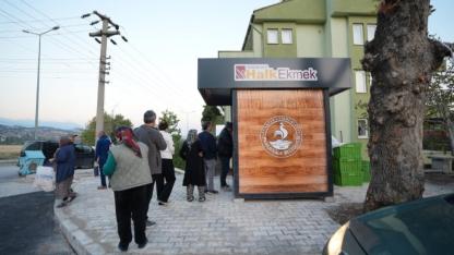 Halk Ekmek’in içerisinden  fare dışkısı ve un kurdu çıktı