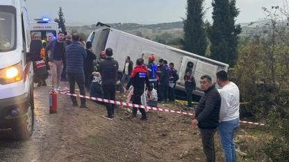 İzmir’e dönen tur otobüsü şarampole yuvarlandı; 2 ölü 5 yaralı