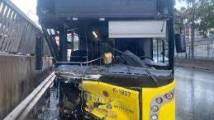 Kadıköy’de alkollü İETT şoförü bariyerlere çarptı