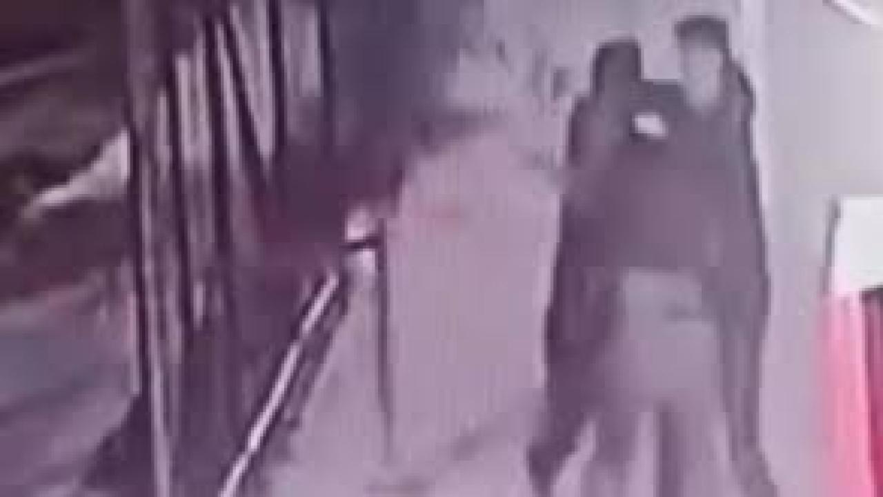 Lise öğrencilerini dövüp bacaklarından bıçakladılar