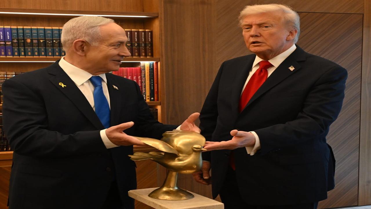 Netanyahu, Trump&#039;a &quot;Altın Güvercin&quot; hediye etti
