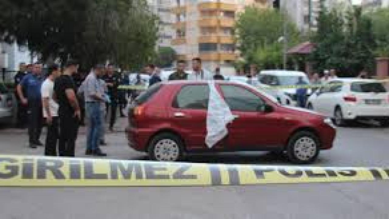 Otomobilde sır ölüm