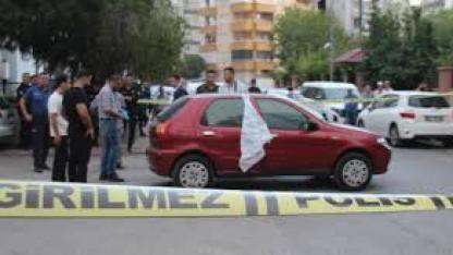 Otomobilde sır ölüm