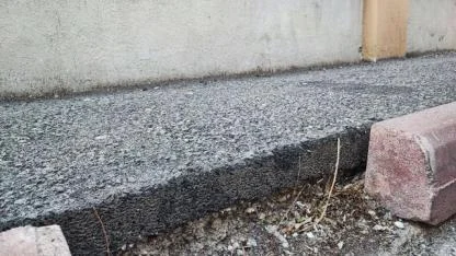 Seyhan Belediyesi parke taşı bulamayınca kaldırımı asfaltladı
