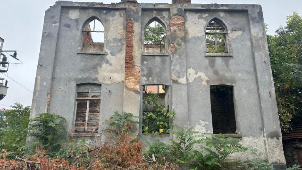 Sultan II. Abdülhamid Han’ın inşa ettirdiği postane binası restore edilmeyi bekliyor