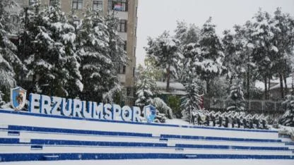 Yüksek kesimlerde etkili olan kar yağışı sonrasında kent merkezini de beyaza bürüdü.