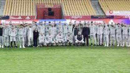 A Milli Futbol Takımı, La Cartuja Stadyumu'nda yürüyüş yaptı