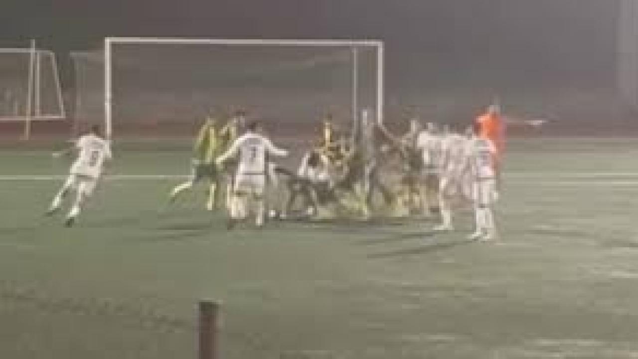 Amatör maçta futbolcular tekme tokat birbirine girdi