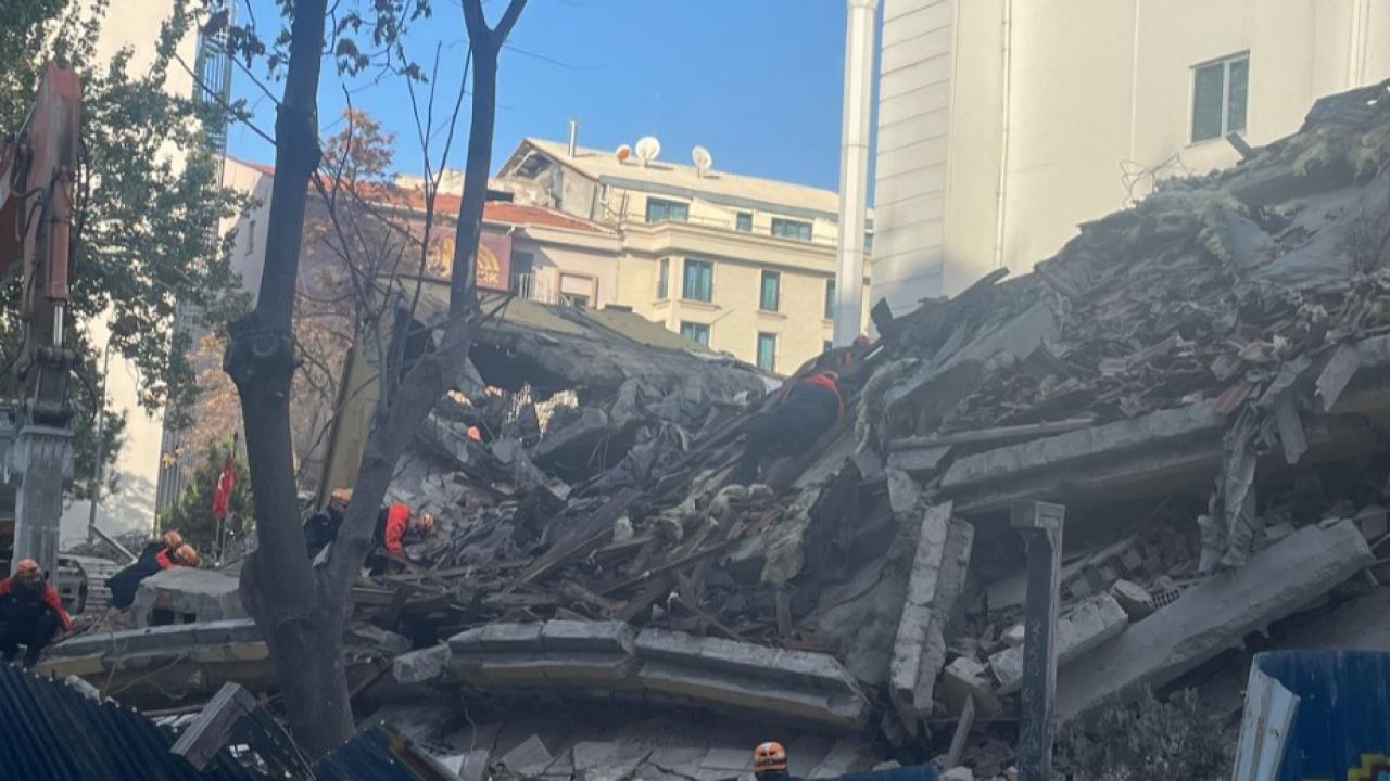 Ankara’da yıkım çalışması gerçekleştiren binada çökme meydana geldi