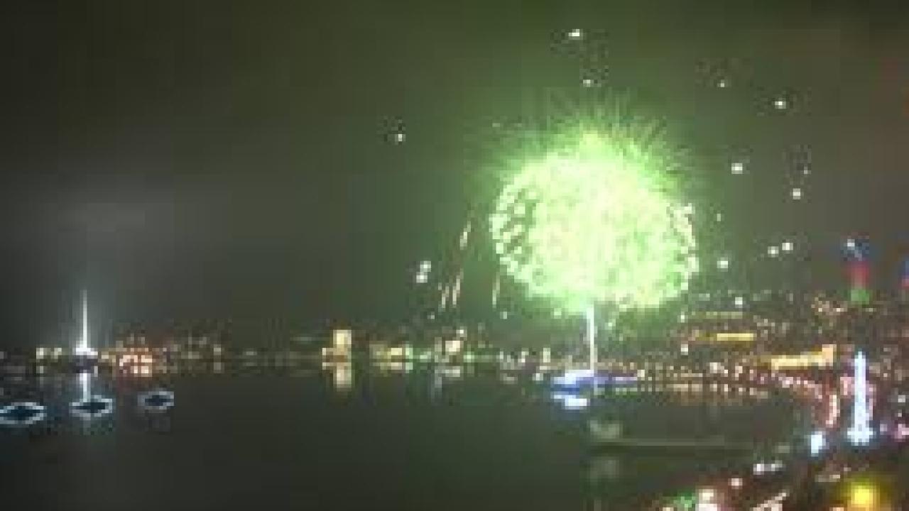 Azerbaycan’da 8 Kasım Zafer Günü havai fişek gösterileri ile kutlandı