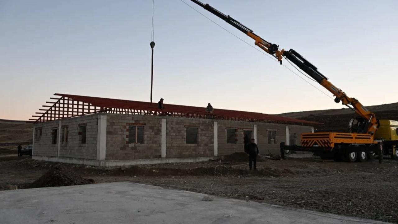 Aziziye’de 200 hayvan için barınak yapılıyor