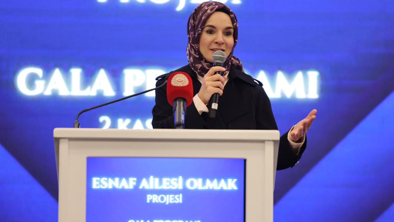 Bakan Göktaş &quot;Esnaf Ailesi Olmak&quot; projesinin galasına katıldı