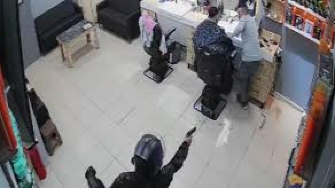 Berber dükkanına silahlı saldırı