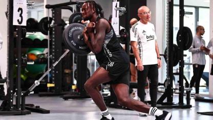 Beşiktaş günün ilk çalışmasını salonda yaptı