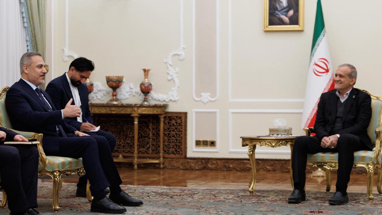 Dışişleri Bakanı Fidan, İran Cumhurbaşkanı Pezeşkiyan ile görüştü
