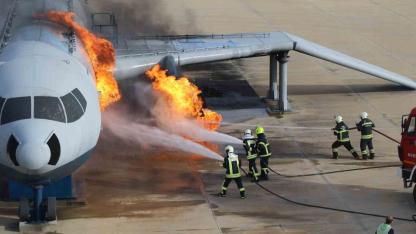 Erzincan Havalimanı’nda gerçekçi uçak yangın tatbikatı yapıldı
